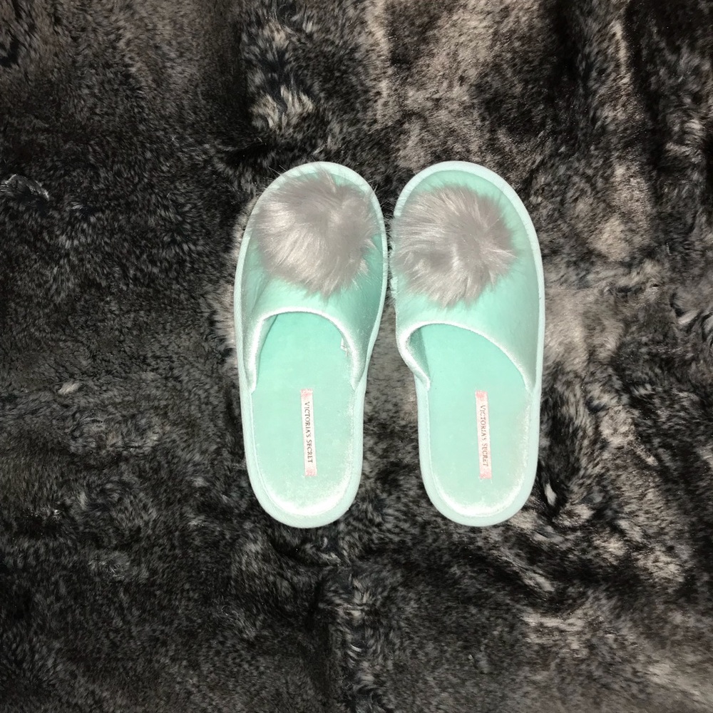 Victoria’s Secret Pom Pom slipper